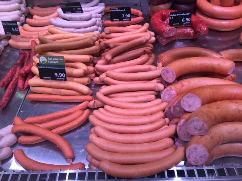 charcuterie-ARTIGUES-min_sausages_meat_butchery-1069321